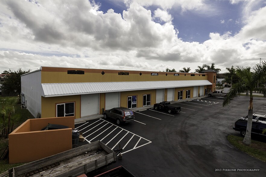 150 Venetian Way, Merritt Island, FL à vendre - Photo du bâtiment - Image 2 de 9