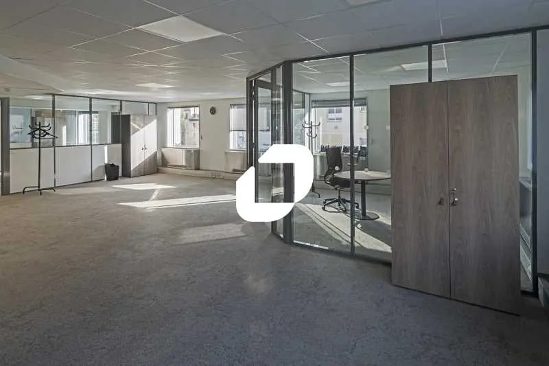 Office in Lyon for sale - Building Photo - Image 2 of 38