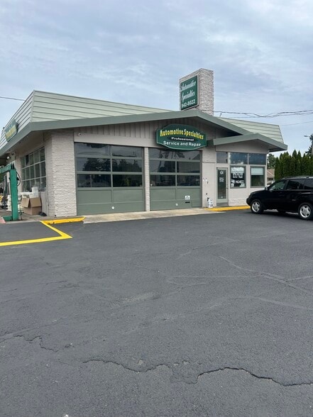 424 S Pacific Hwy, Cottage Grove, OR for sale - Building Photo - Image 1 of 3