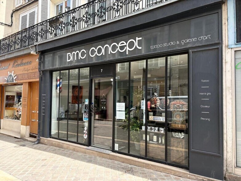 Retail in Chartres for lease - Building Photo - Image 2 of 11