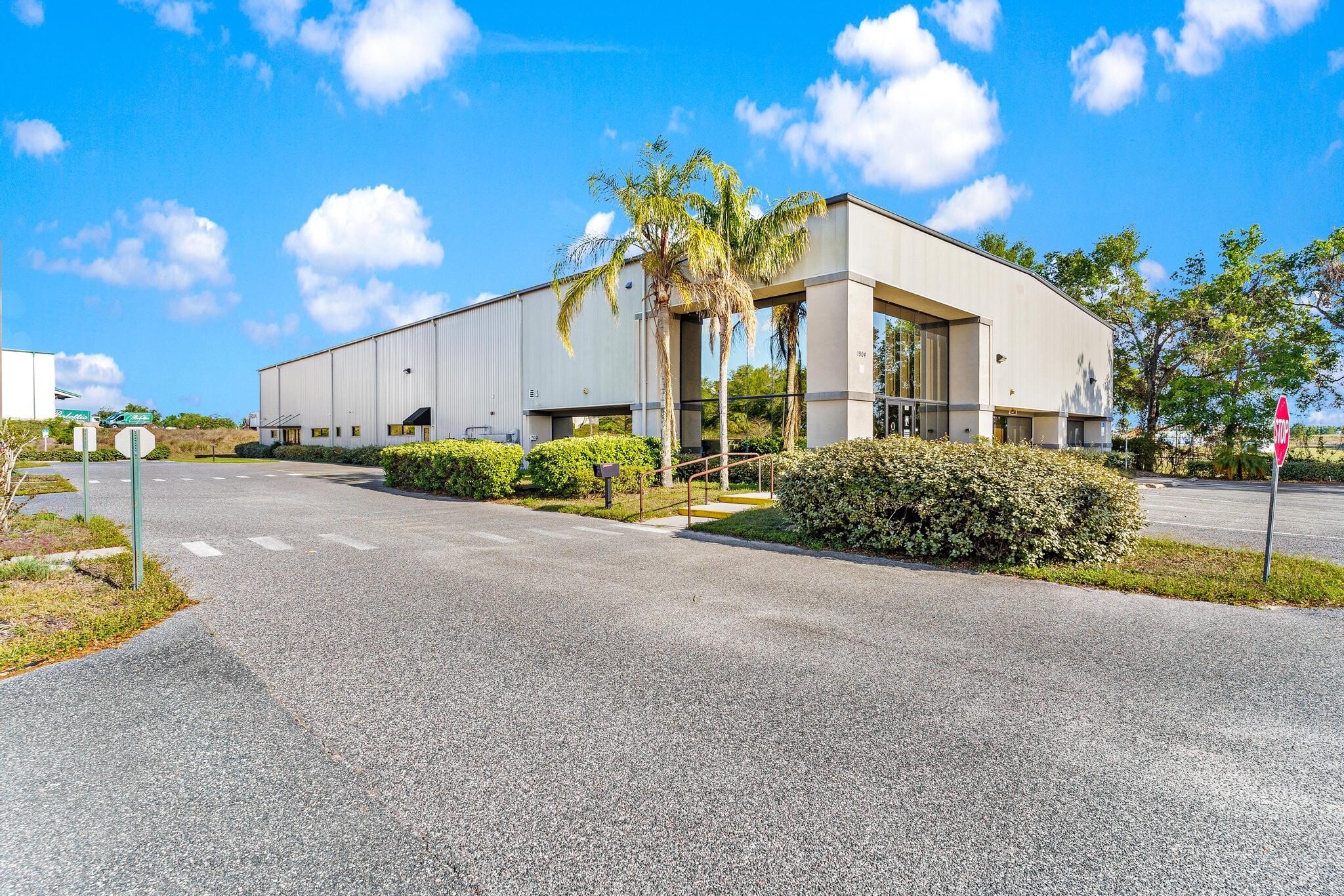 1904 Thomas Ave, Leesburg, FL for lease Interior Photo- Image 1 of 30