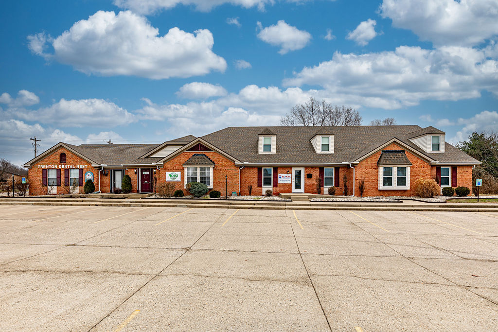 304 Edgewood Dr, Trenton, OH for sale Primary Photo- Image 1 of 40