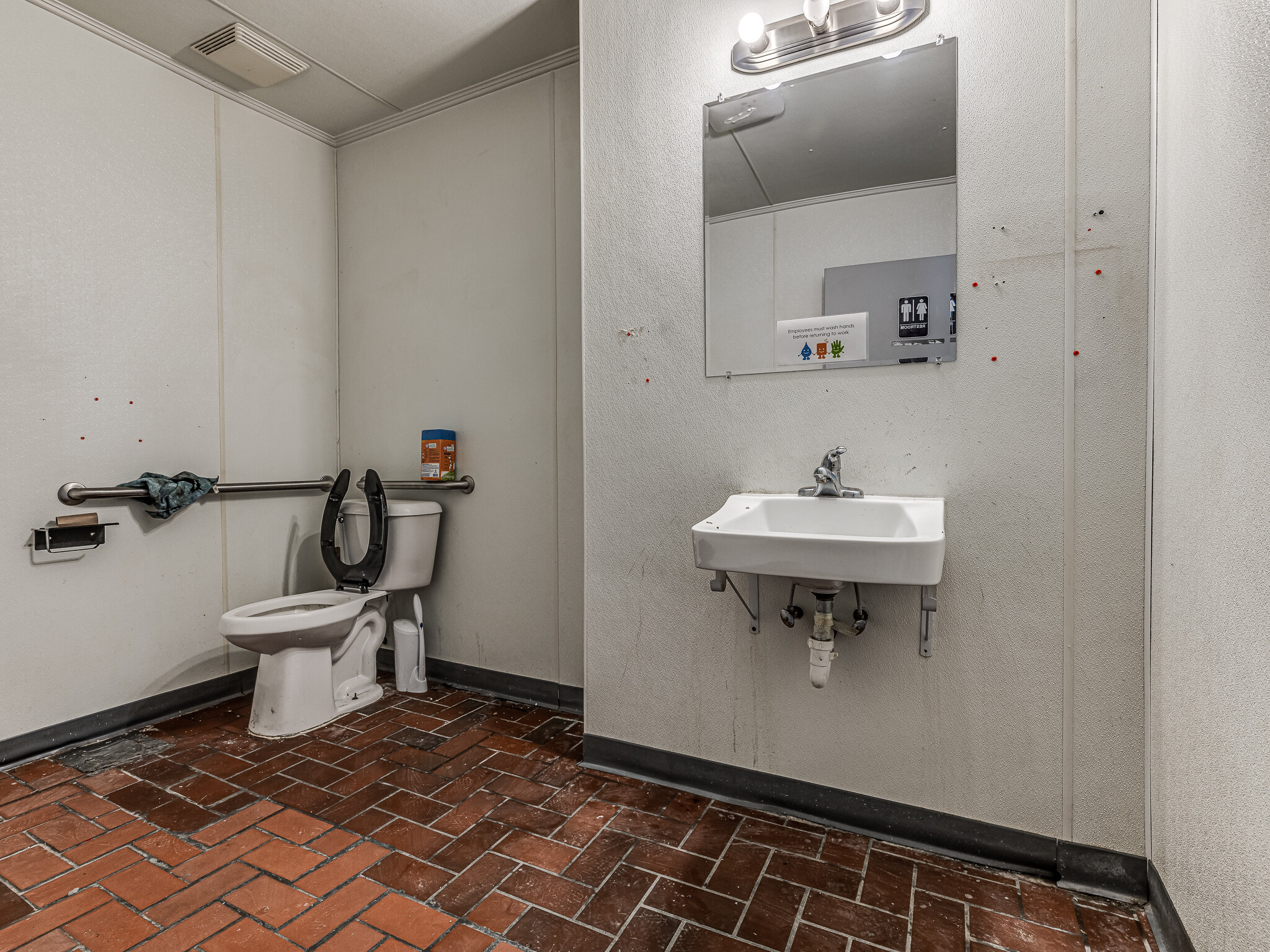 741 NW 12th St, Moore, OK for lease Interior Photo- Image 1 of 15