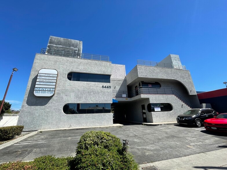 5445 Del Amo Blvd, Lakewood, CA for lease - Building Photo - Image 2 of 5