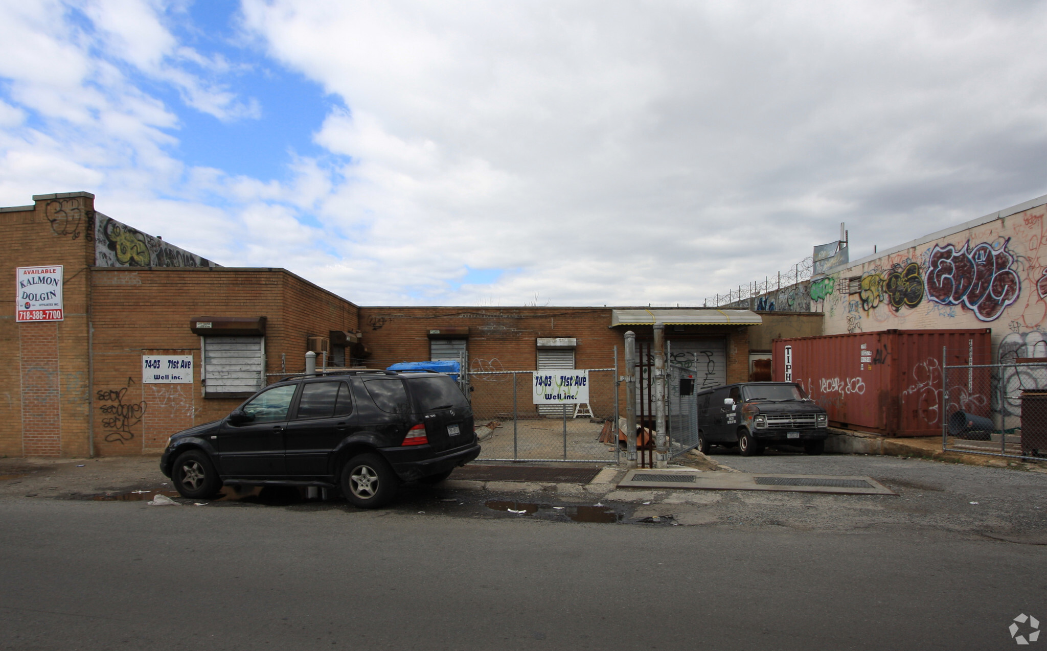 74-03 71st Ave, Middle Village, NY à vendre Photo principale- Image 1 de 1