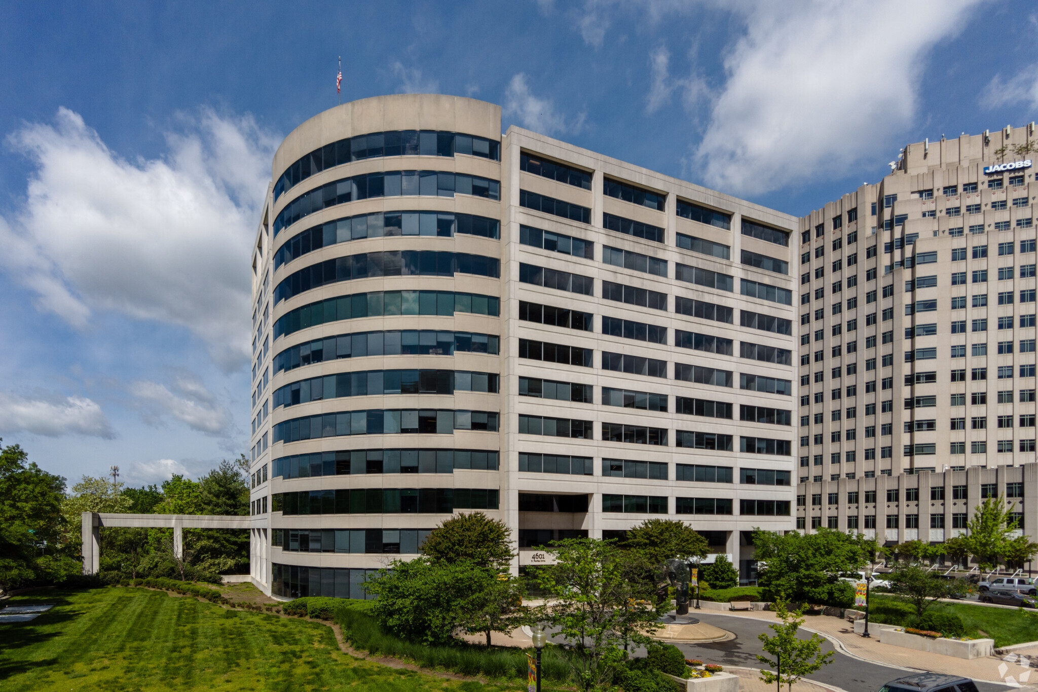 4601 N Fairfax Dr, Arlington, VA à louer Photo du bâtiment- Image 1 de 7