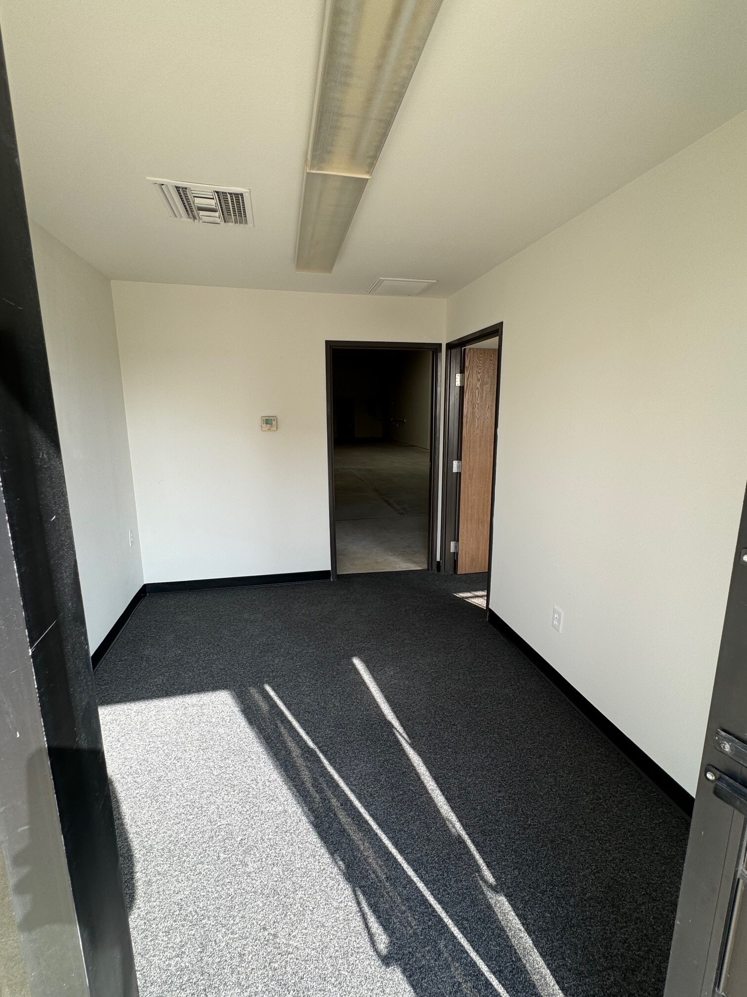 9302-9308 Narnia Dr, Riverside, CA for lease Interior Photo- Image 1 of 6