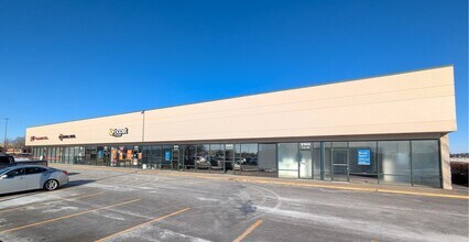 2103-2109 N Veterans Pky, Bloomington, IL for lease Interior Photo- Image 2 of 8