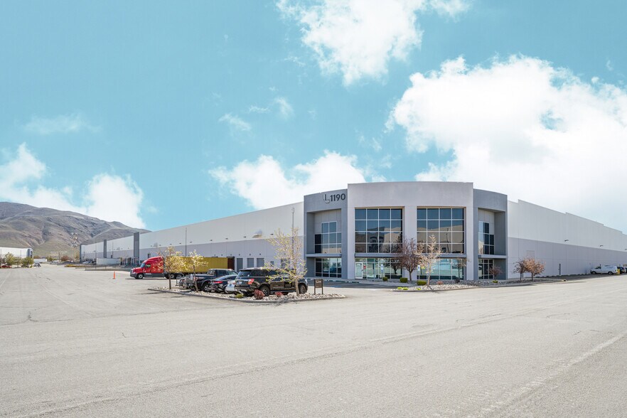 1175 Trademark Dr, Reno, NV à louer - Photo du bâtiment - Image 3 de 16
