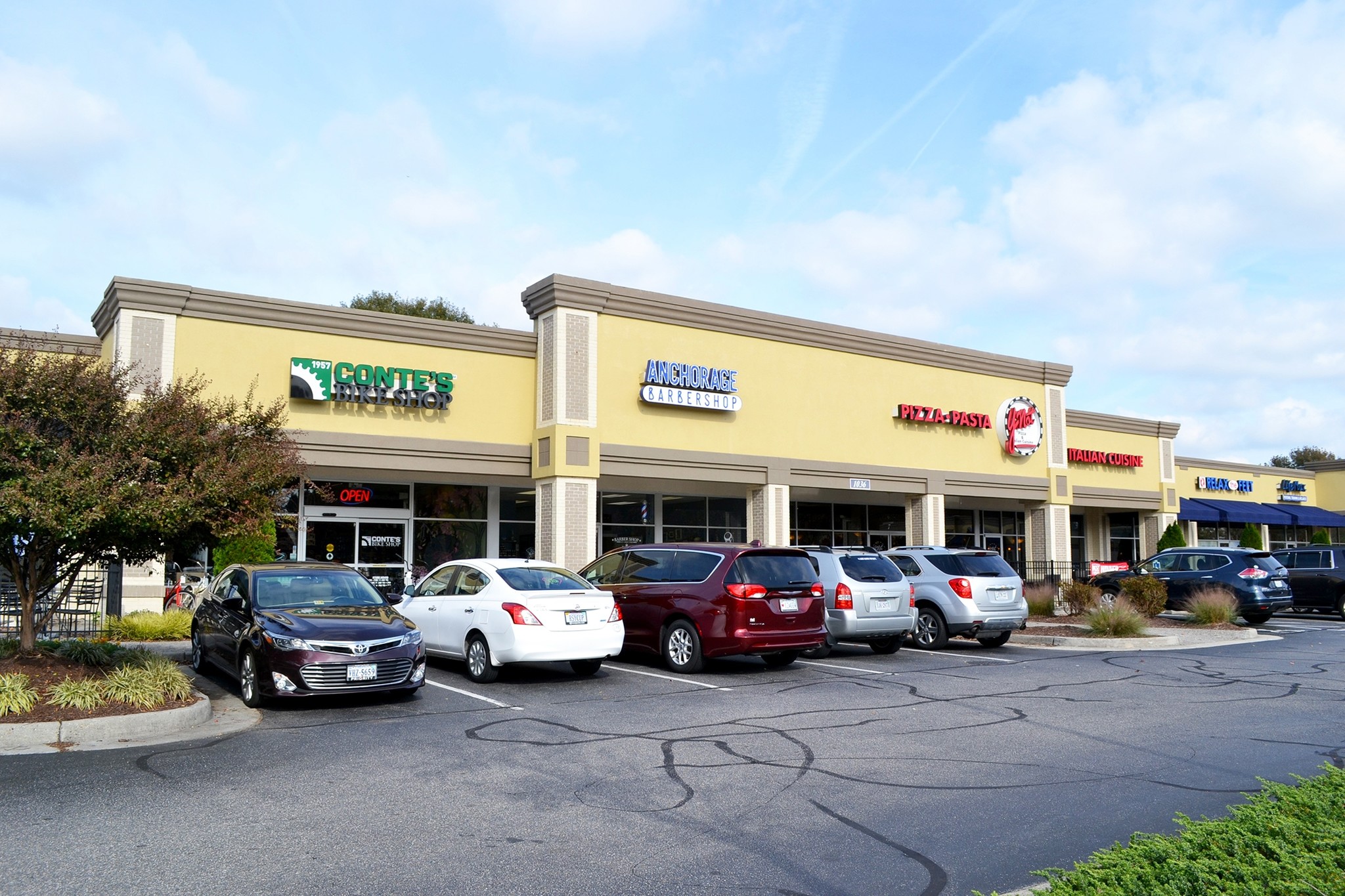 1032 Volvo Pky, Chesapeake, VA for lease Primary Photo- Image 1 of 10