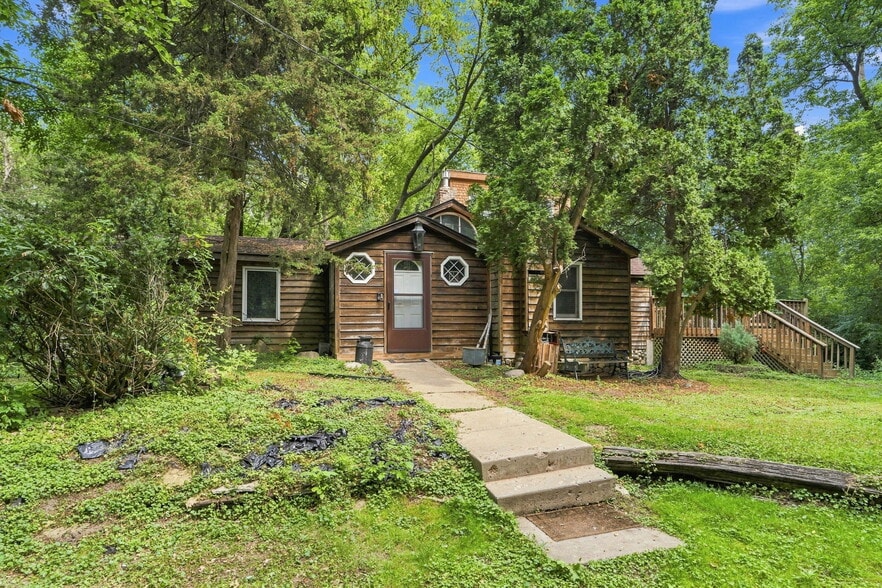 15320 Highwood Dr, Minnetonka, MN for sale - Primary Photo - Image 1 of 25