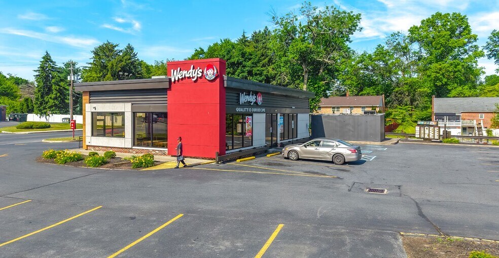 100 N Progress Ave, Harrisburg, PA à vendre - Photo du bâtiment - Image 2 de 5