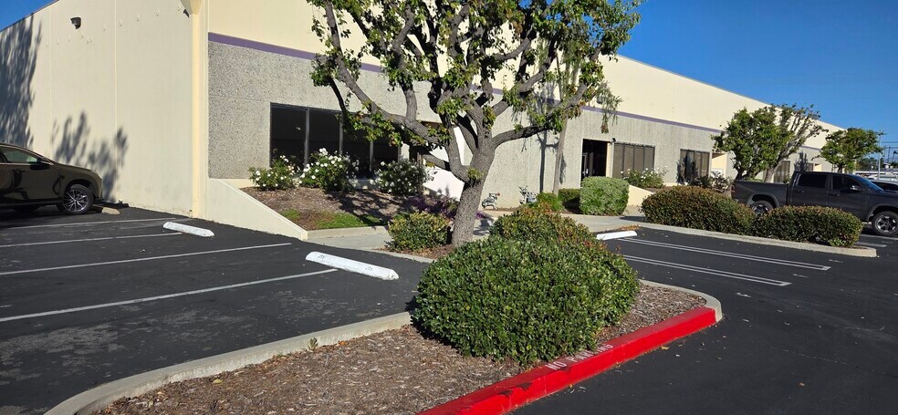 9155 Alabama Ave, Chatsworth, CA à louer - Photo du bâtiment - Image 3 de 11