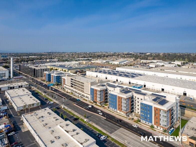 12540 Crenshaw Blvd, Hawthorne, CA for lease - Building Photo - Image 2 of 3