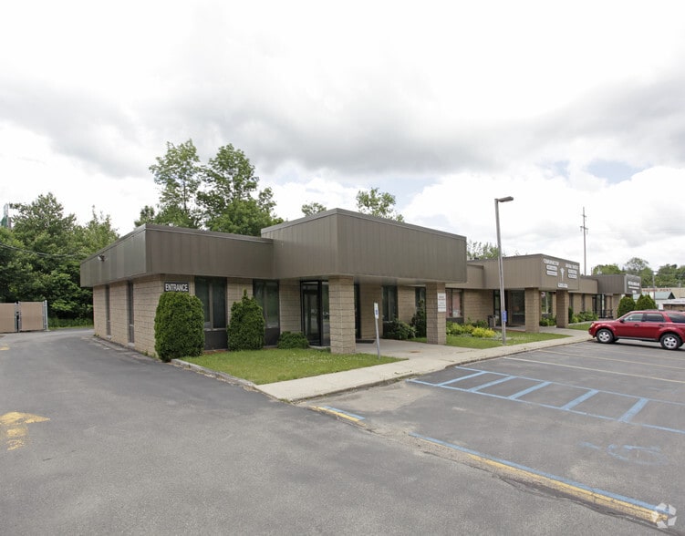 230 Rock Hill Dr, Rock Hill, NY à louer - Photo du bâtiment - Image 2 de 13
