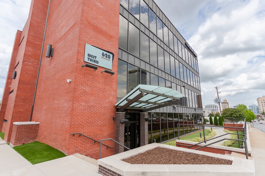 620 W 3rd St, Little Rock, AR à louer - Photo du bâtiment - Image 2 de 7