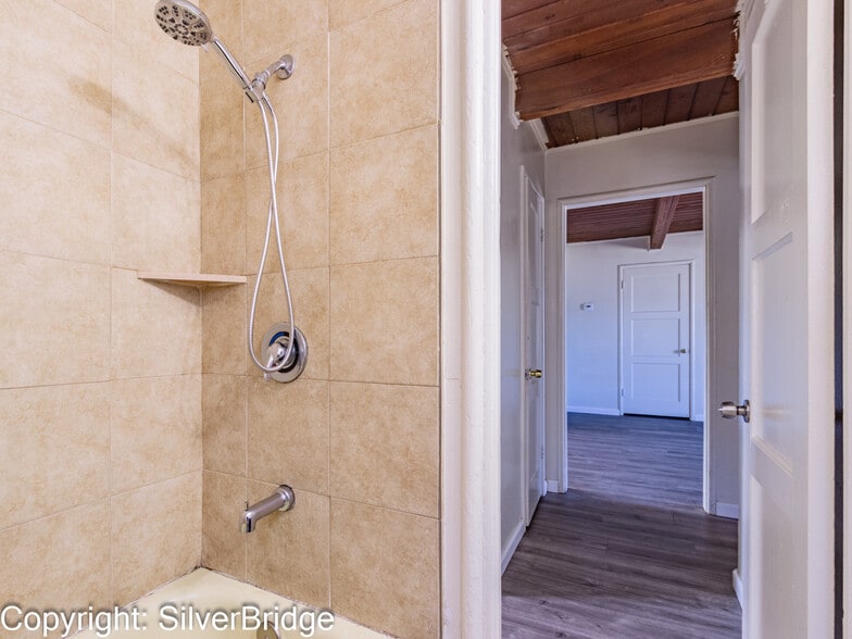 670 Denslowe Dr, Reno, NV à vendre - Photo intérieure - Image 2 de 6