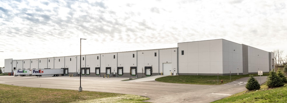 2000 Southtech Dr, Greenwood, IN for lease - Building Photo - Image 3 of 4