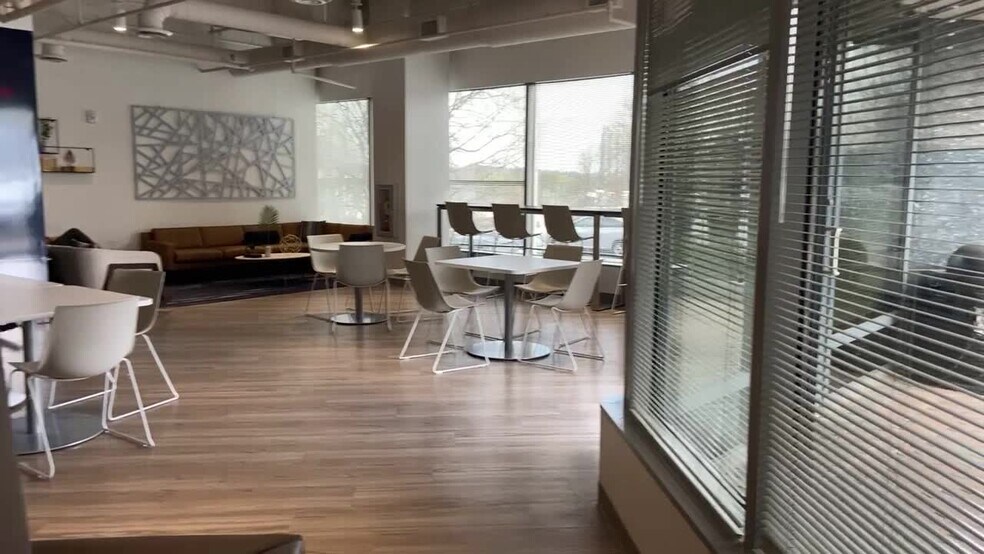 780 Johnson Ferry Rd NE, Atlanta, GA à louer - Vidéo sur l’inscription commerciale - Image 3 de 23