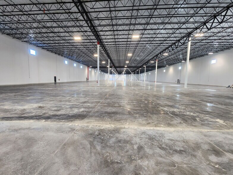 4908 W Linebaugh Ave, Tampa, FL à louer - Photo intérieure - Image 3 de 6