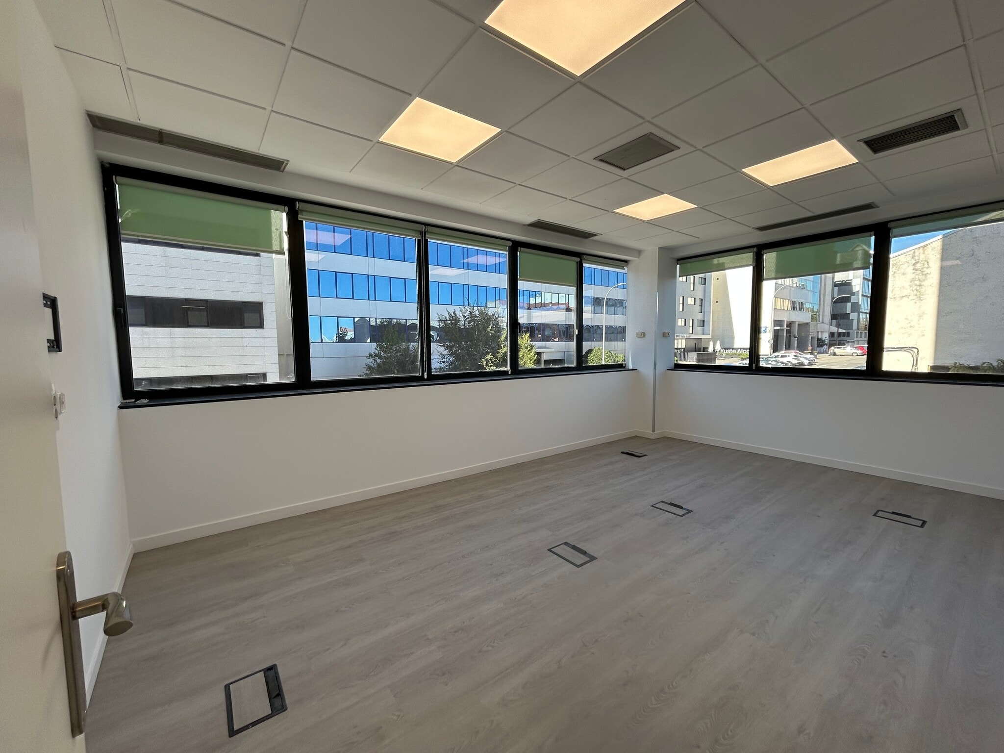 Calle Miguel Yuste, 17, Madrid, Madrid for lease Interior Photo- Image 1 of 6