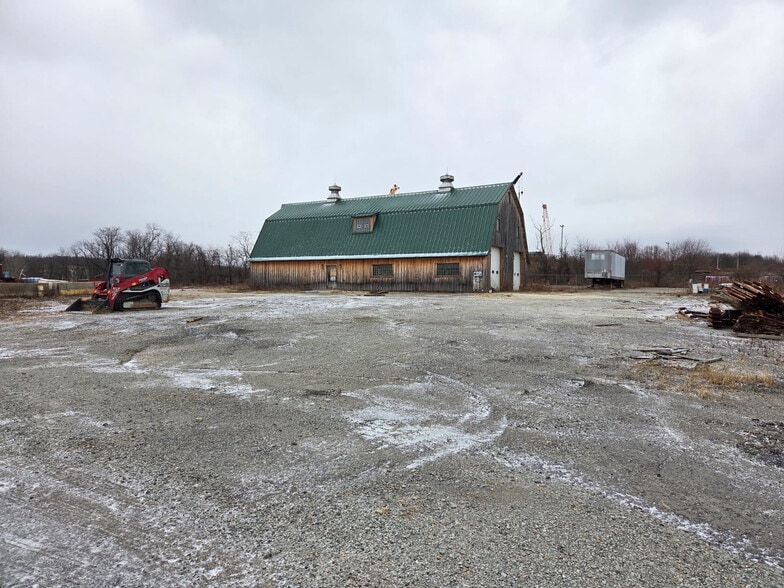 217 Alfery Ln, Mount Pleasant, PA for lease - Building Photo - Image 2 of 13