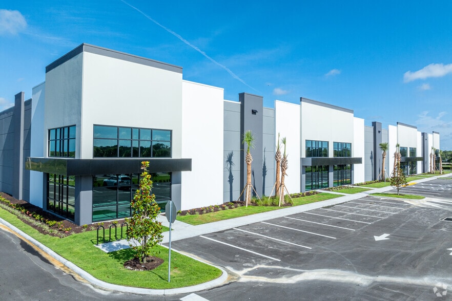 4071 Lakewood Ranch Blvd N, Lakewood Ranch, FL for lease - Building Photo - Image 2 of 15