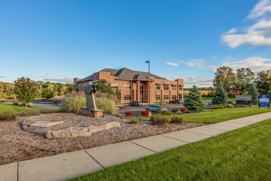 4020 E Beltline Ave NE, Grand Rapids, MI à vendre - Photo du bâtiment - Image 2 de 11