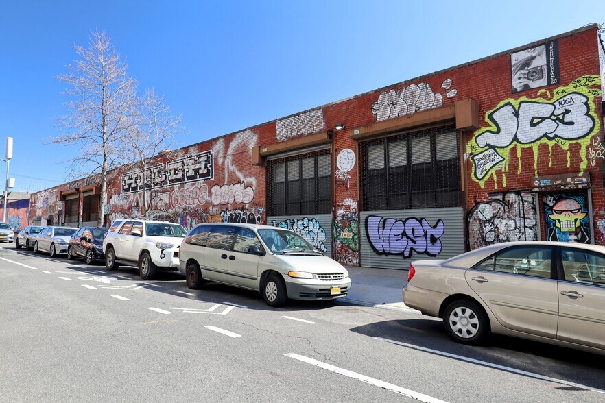 460 Troutman St, Brooklyn, NY à vendre - Photo du bâtiment - Image 1 de 8