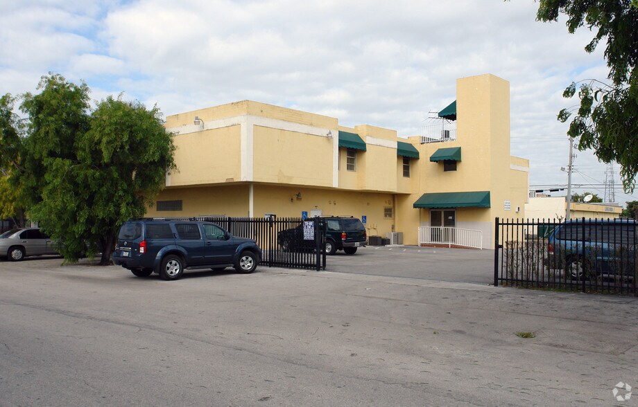 4201 Palm Ave, Hialeah, FL à louer - Photo principale - Image 1 de 8
