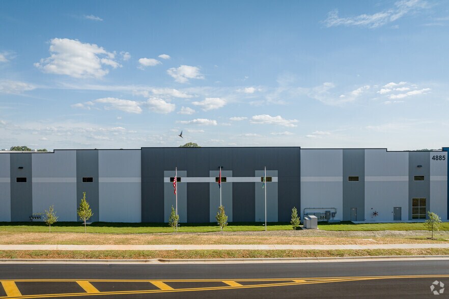 4885 Claude Ramsey Pky, Chattanooga, TN à louer - Photo du bâtiment - Image 3 de 16