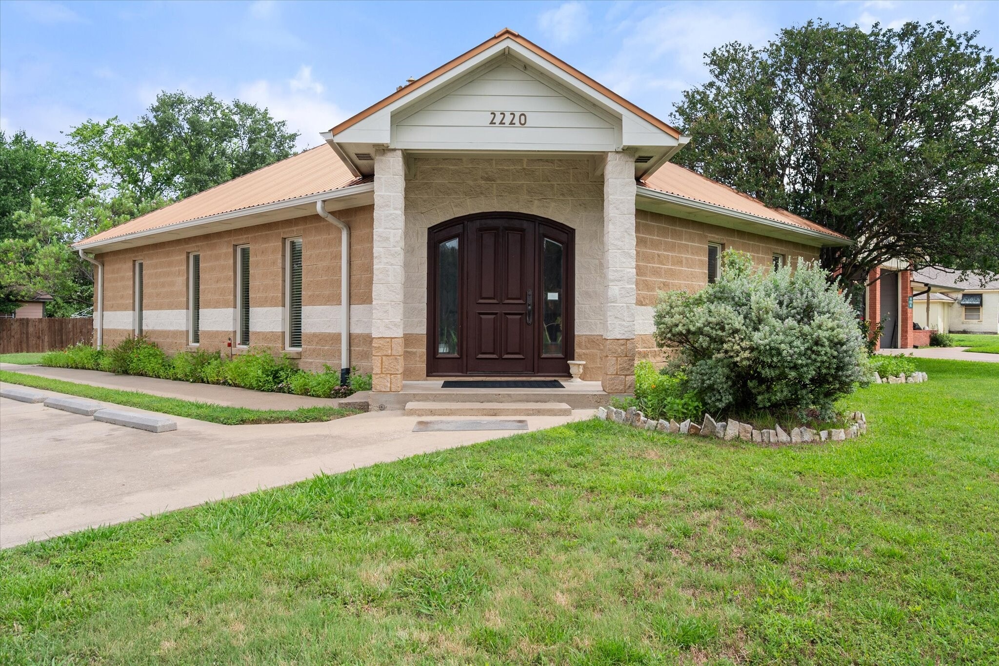 2220 W 2nd Ave, Corsicana, TX for sale Building Photo- Image 1 of 40