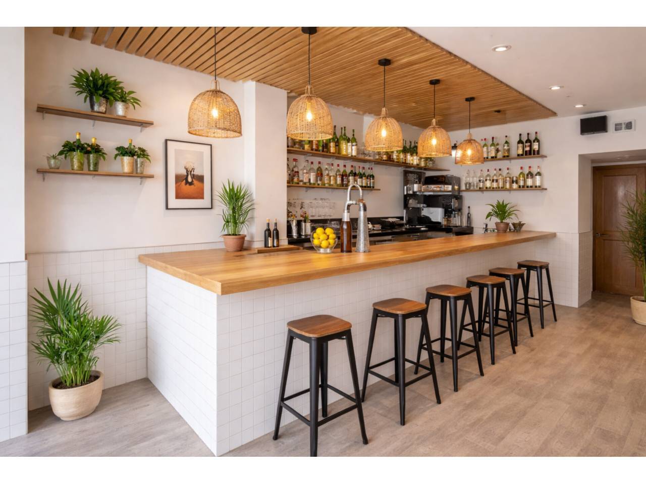 Retail in Barcelona, Barcelona for lease Primary Photo- Image 1 of 2