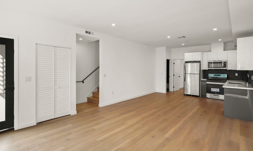 1731 S New Hampshire Ave, Los Angeles, CA for sale - Interior Photo - Image 2 of 24