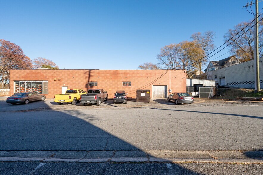 380 Roswell Street, 101 & 107 Lakewood D portefeuille de 2 propriétés à vendre sur LoopNet.ca - Photo du bâtiment - Image 2 de 16