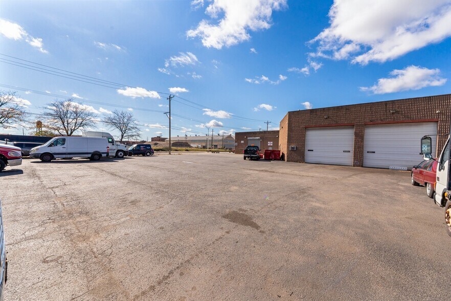 5944 W 65th St, Chicago, IL à vendre - Photo du bâtiment - Image 3 de 32