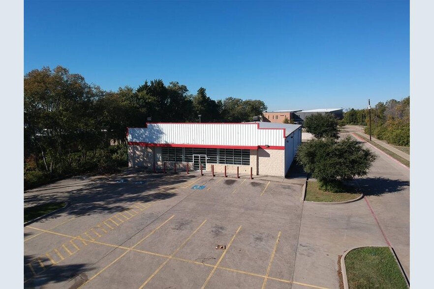 3921 S Buckner Blvd, Dallas, TX for lease - Building Photo - Image 1 of 4