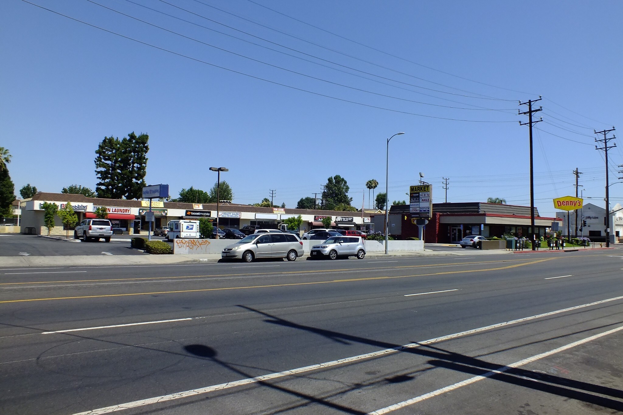 7600-7628 Reseda Blvd, Reseda, CA for lease Building Photo- Image 1 of 6