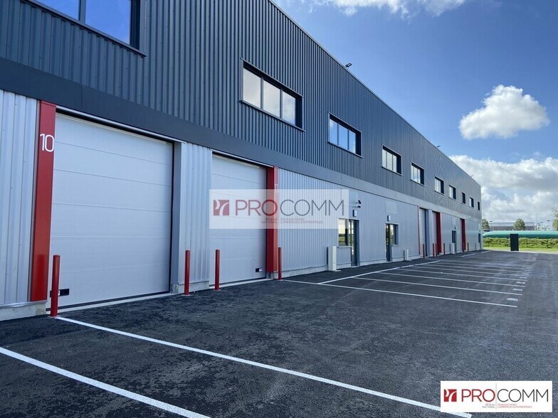 Flex in Chartres for lease - Building Photo - Image 2 of 4
