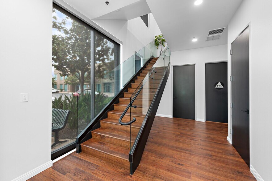 9090 Irvine Center Dr, Irvine, CA à vendre - Photo intérieure - Image 3 de 8