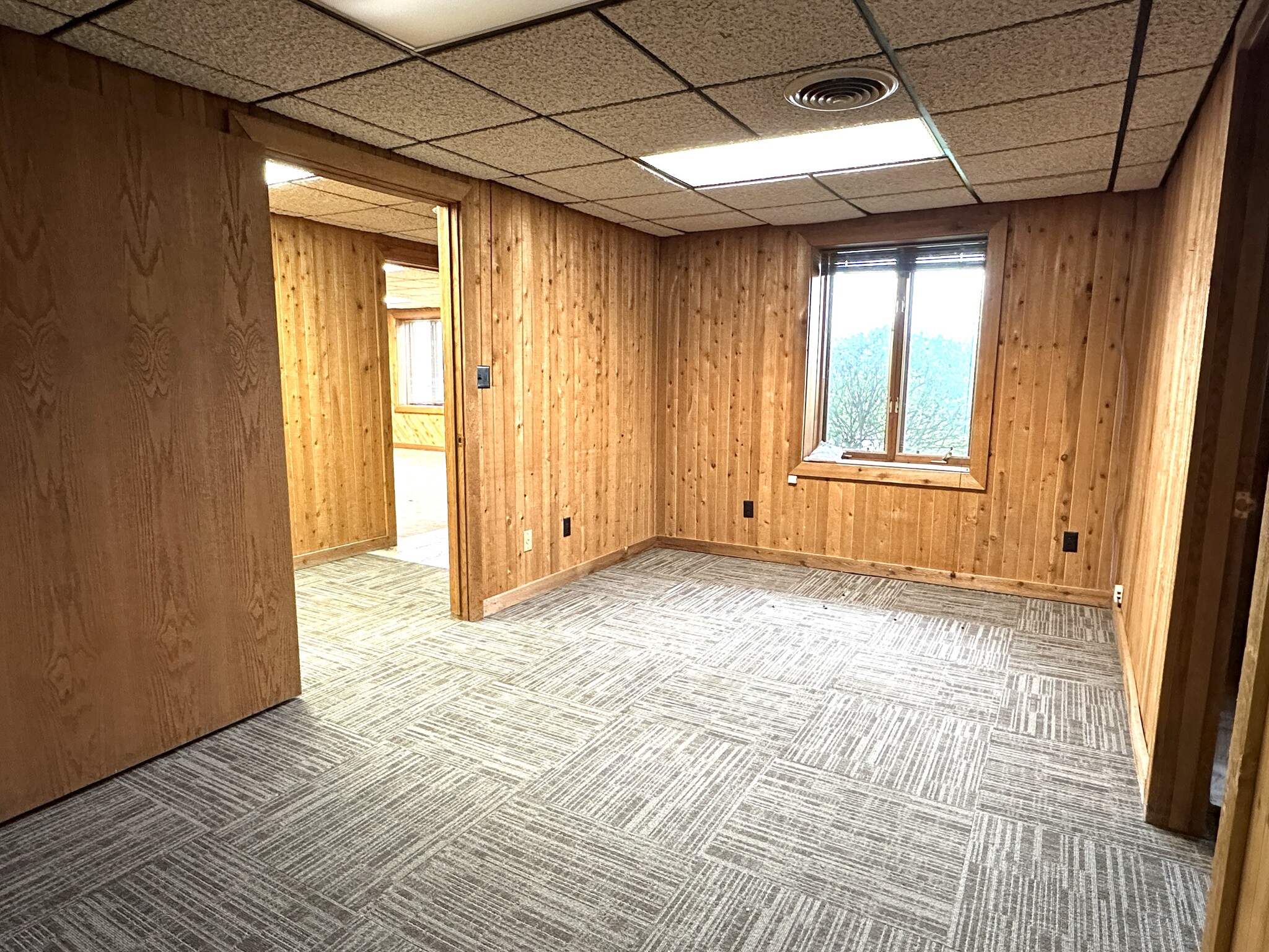 115 E Waldo Blvd, Manitowoc, WI for lease Interior Photo- Image 1 of 4