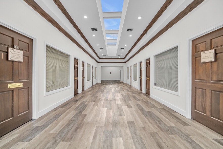 1700 N Dixie Hwy, Boca Raton, FL for lease - Interior Photo - Image 3 of 23