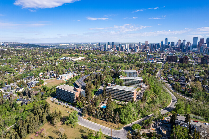 3316 Rideau Pl SW, Calgary, AB for sale - Aerial - Image 2 of 8