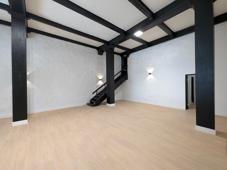 1861 Whitley Ave, Los Angeles, CA à louer - Photo du bâtiment - Image 3 de 21