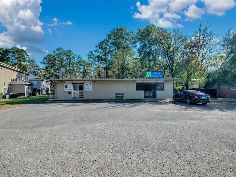 Texas Laundry Basket LLC portfolio of 3 properties for sale on LoopNet.ca - Building Photo - Image 2 of 35