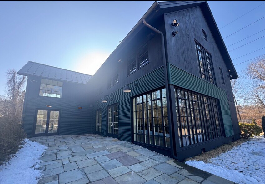 27 Cannon Rd, Wilton, CT à louer - Photo du bâtiment - Image 2 de 17