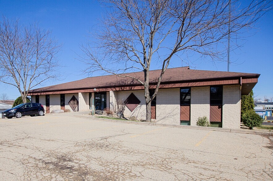 14 Ellis Potter Ct, Madison, WI à vendre - Photo du bâtiment - Image 1 de 5