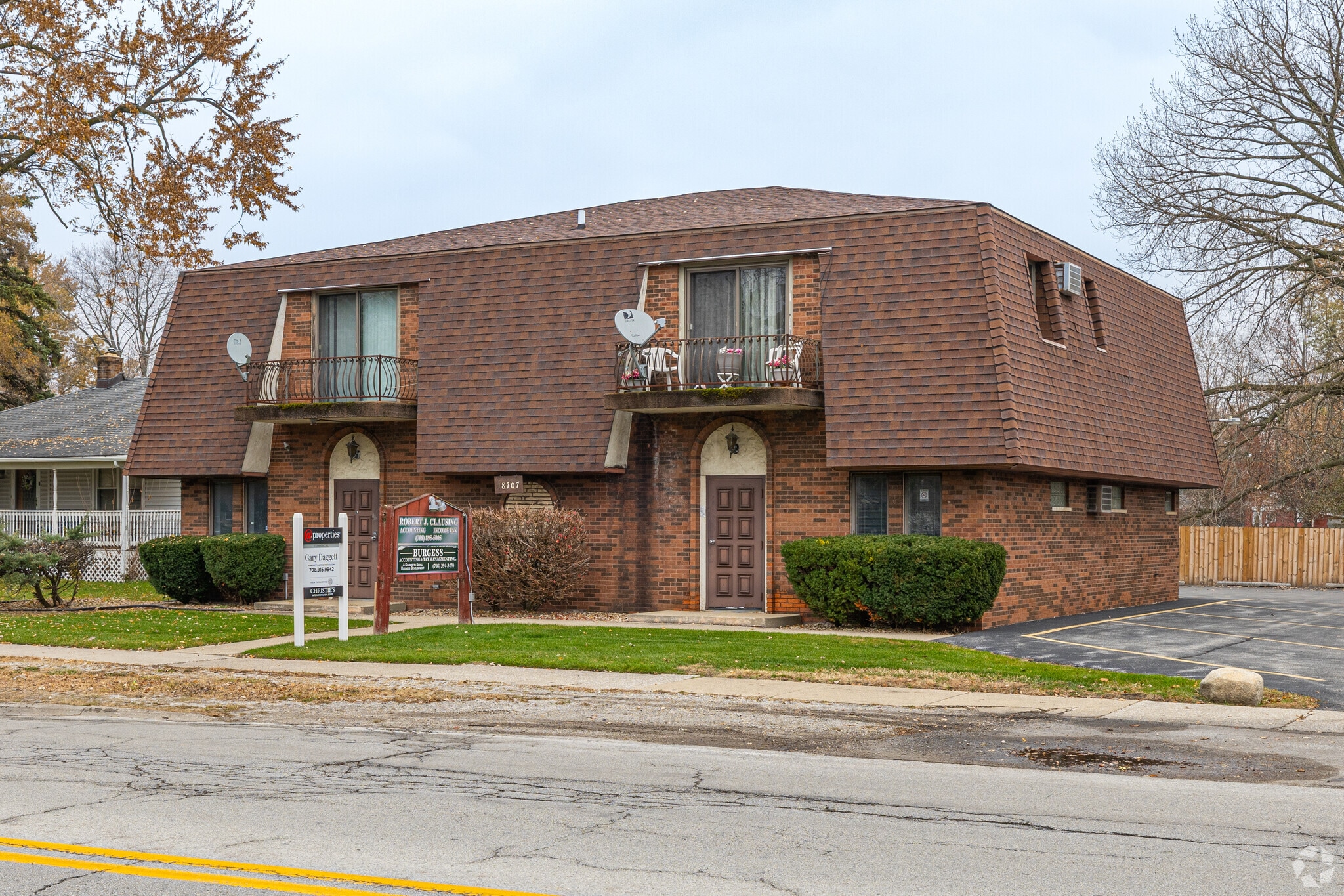 18707 Burnham Ave, Lansing, IL for sale Primary Photo- Image 1 of 27