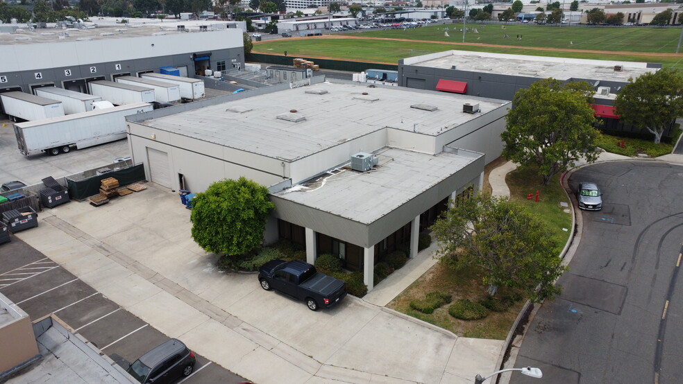 10814 Los Vaqueros Cir, Los Alamitos, CA à louer - Photo du bâtiment - Image 3 de 15