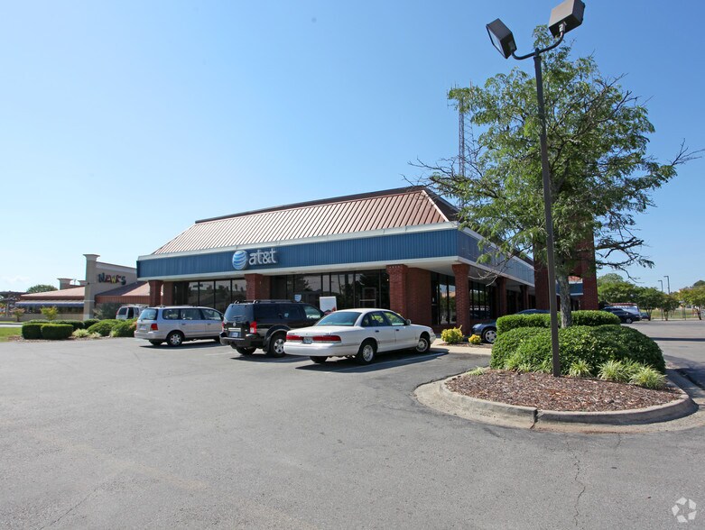 4929 University Dr NW, Huntsville, AL à louer - Photo du bâtiment - Image 3 de 4